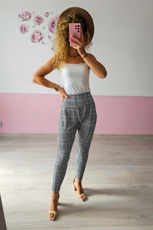Spodnie w kratę – slim fit 2
