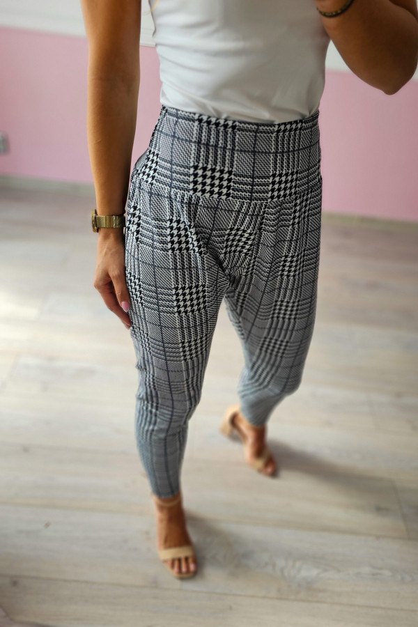 Spodnie w kratę – slim fit 3