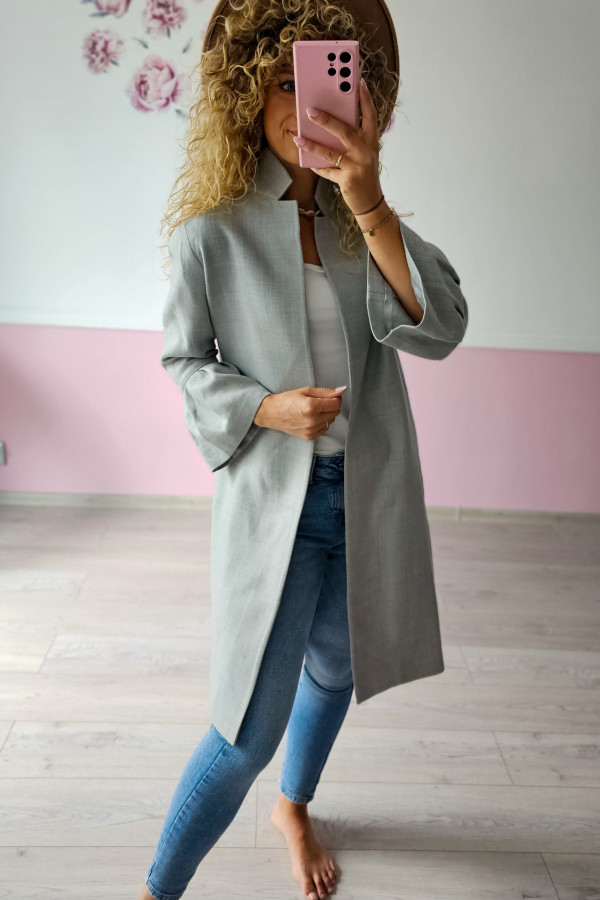 Płaszcz damski szary – elegancja na co dzień 1