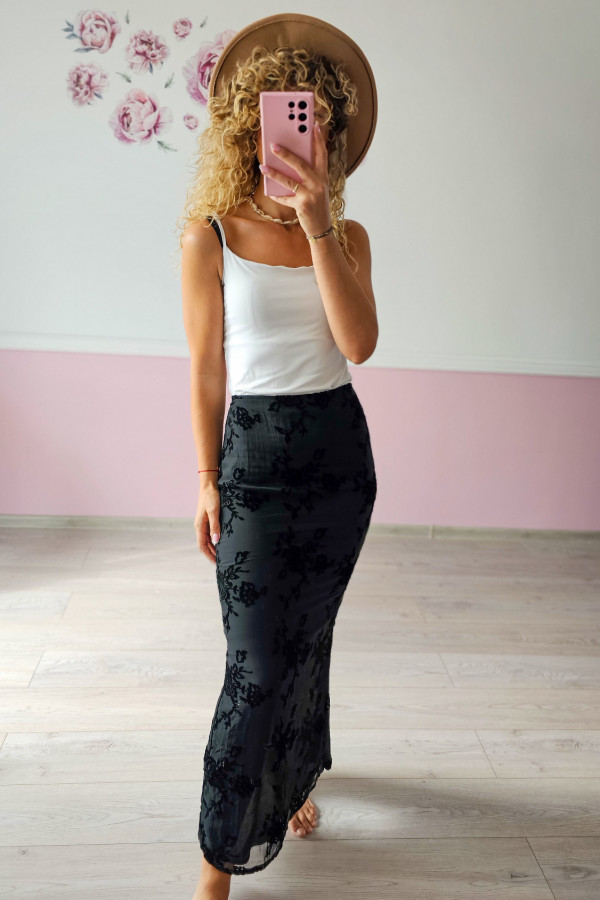 Czarna spódnica maxi z tiulem i haftem – elegancka i kobieca