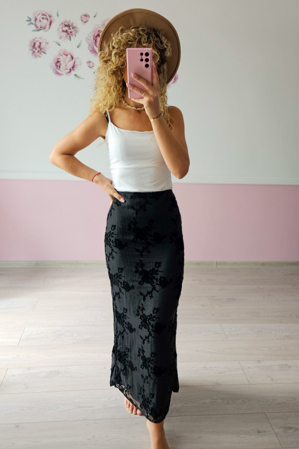 Czarna spódnica maxi z tiulem i haftem – elegancka i kobieca 1
