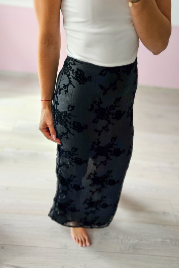 Czarna spódnica maxi z tiulem i haftem – elegancka i kobieca 3