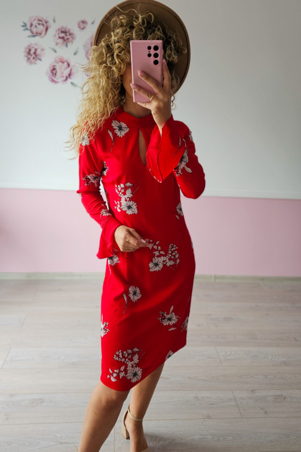 Czerwona sukienka kwiatowa z dekoltem w łezkę 2