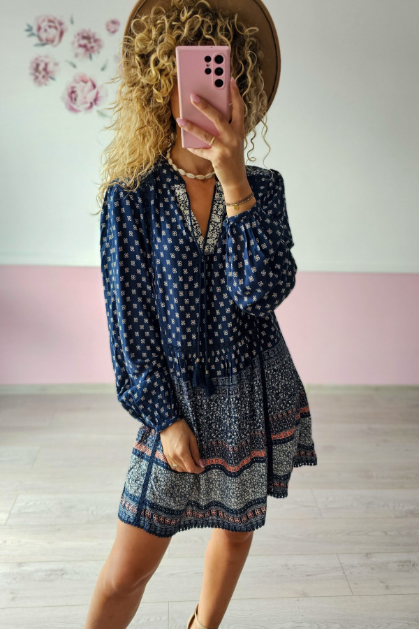 Sukienka boho z długim rękawem w odcieniach granatu