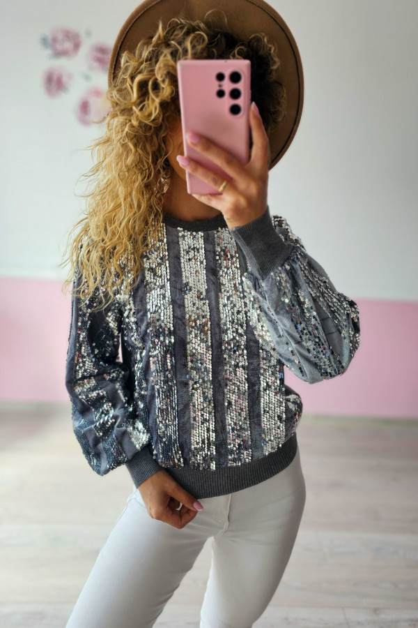 Sweter z cekinami w paski