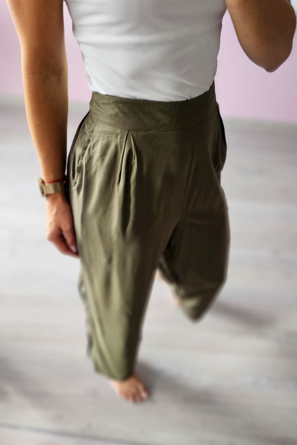 Spodnie w odcieniu khaki - 100% wiskoza 4