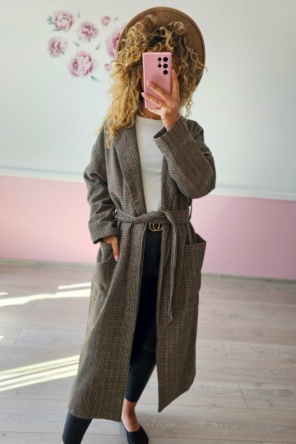 Stylowy płaszcz w kratę z paskiem  1
