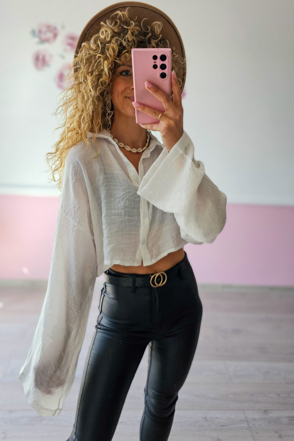 Biała koszula z luźnymi rękawami- elegancja i klasa 1