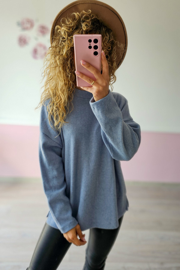 Sweter niebieski oversize 1
