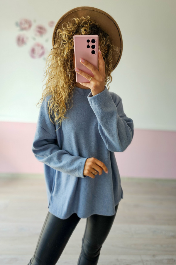 Sweter niebieski oversize