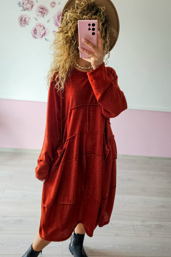 Sukienka wełniana oversize z falbanami (kolor: ceglasty) 1