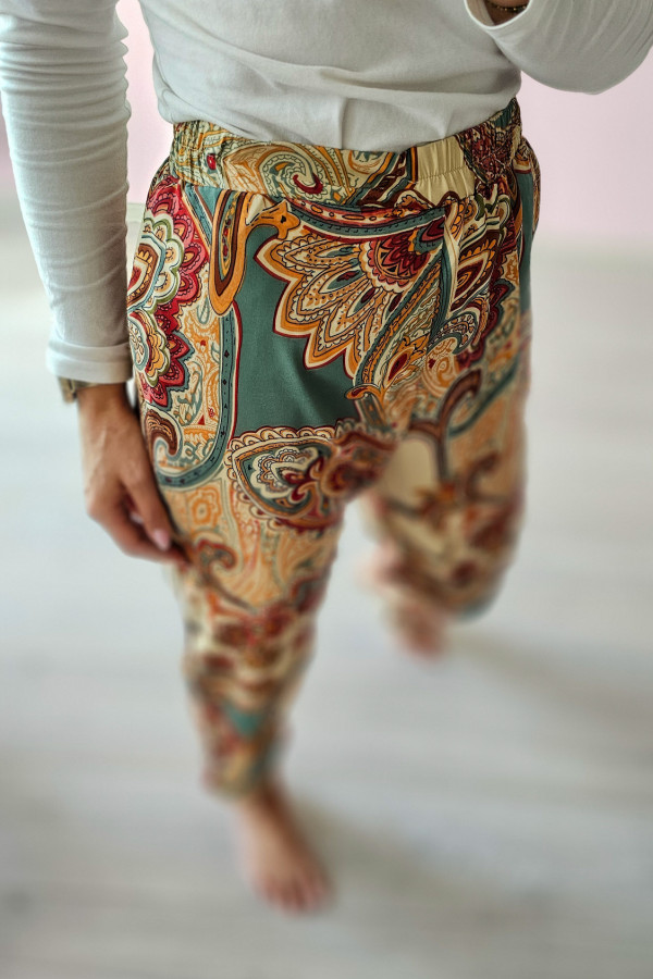 Spodnie z nadrukiem paisley 4