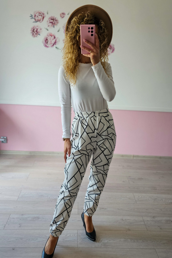 Spodnie w czarno-biały geometryczny wzór L/XL