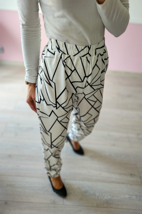 Spodnie w czarno-biały geometryczny wzór L/XL 2