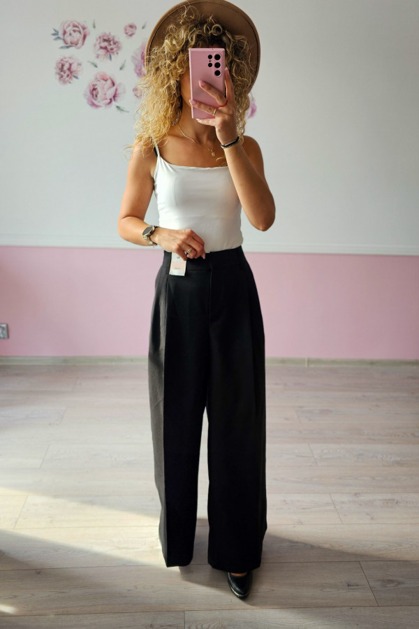 Czarne spodnie damskie wide leg – elegancki krój na każdą okazję 3