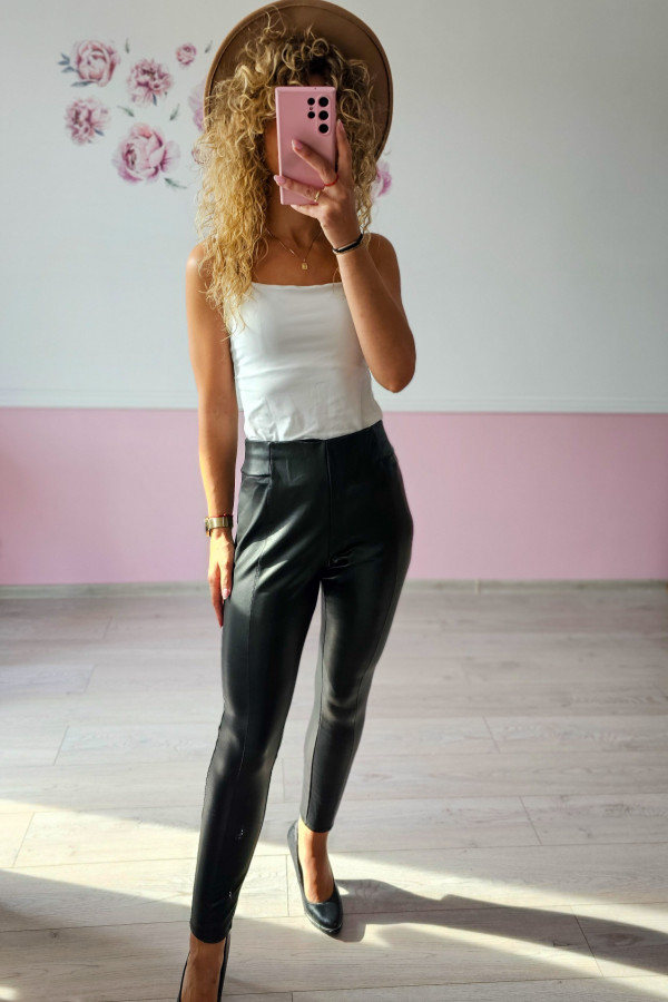 Czarne spodnie skórzane slim fit 1