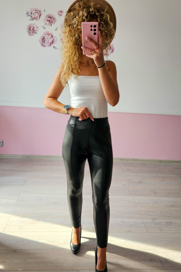 Czarne spodnie skórzane slim fit
