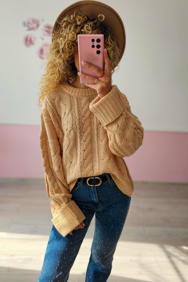 Sweter damski oversize w odcieniu camel – ciepło i styl 2