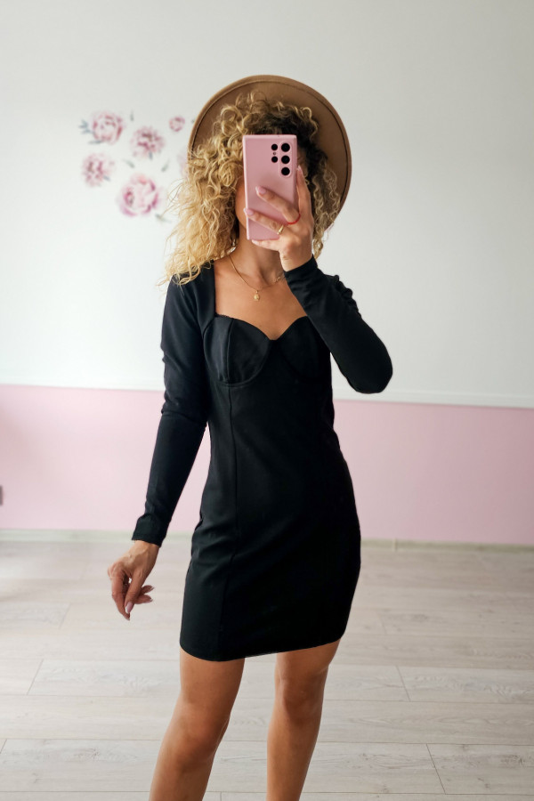 Czarna sukienka mini z dekoltem gorsetowym 1