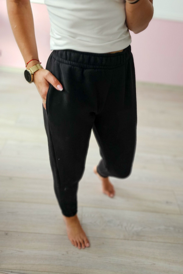 Klasyczne czarne joggery 2