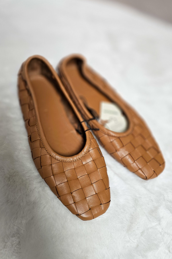 Brązowe baleriny damskie plecione – styl boho