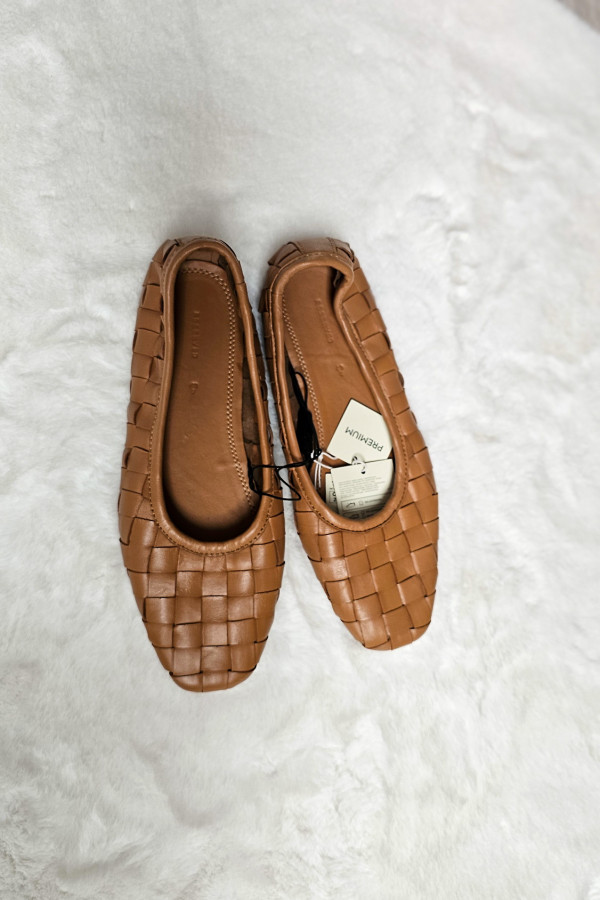 Brązowe baleriny damskie plecione – styl boho 1