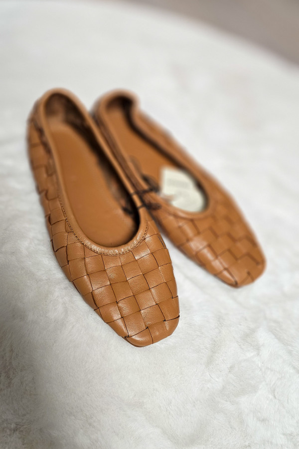 Brązowe baleriny damskie plecione – styl boho 2