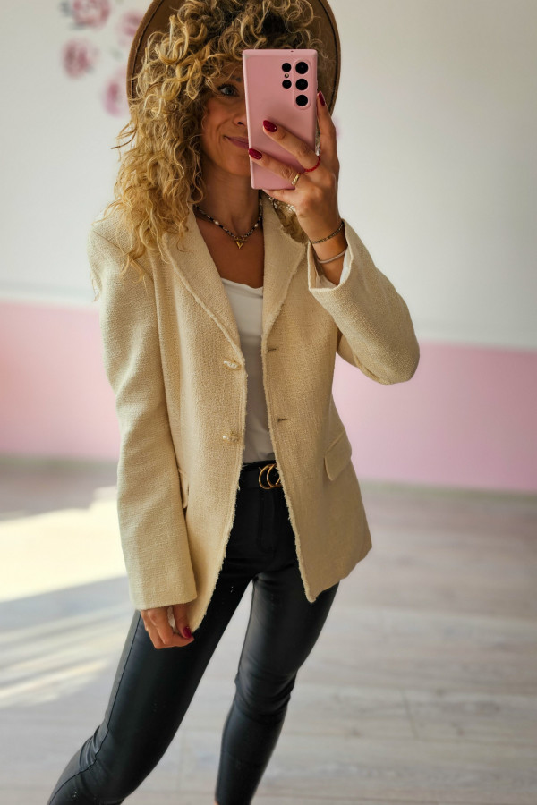 ZARA Marynarka damska beżowa – elegancja w minimalistycznym wydaniu 4