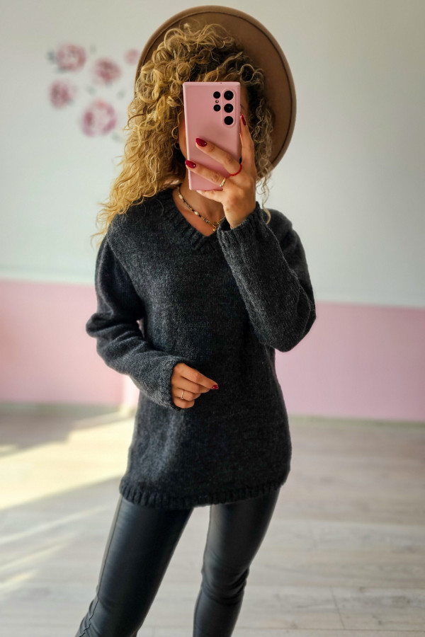 Sweter damski czarny z dekoltem V 1