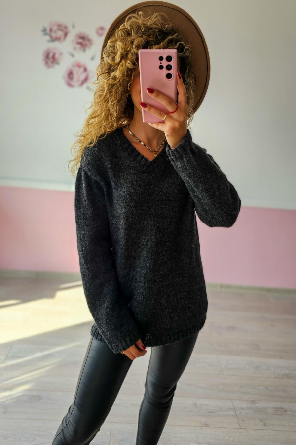 Sweter damski czarny z dekoltem V 2