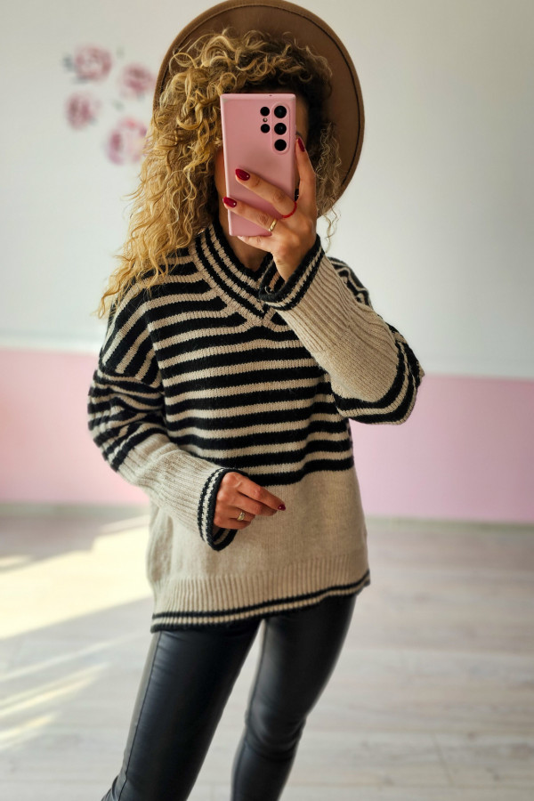 Sweter damski w paski – czarno-beżowy