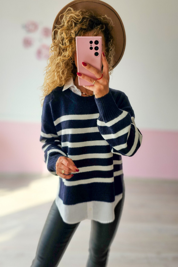 Sweter damski w paski granatowo-białe – koszulowy styl 1
