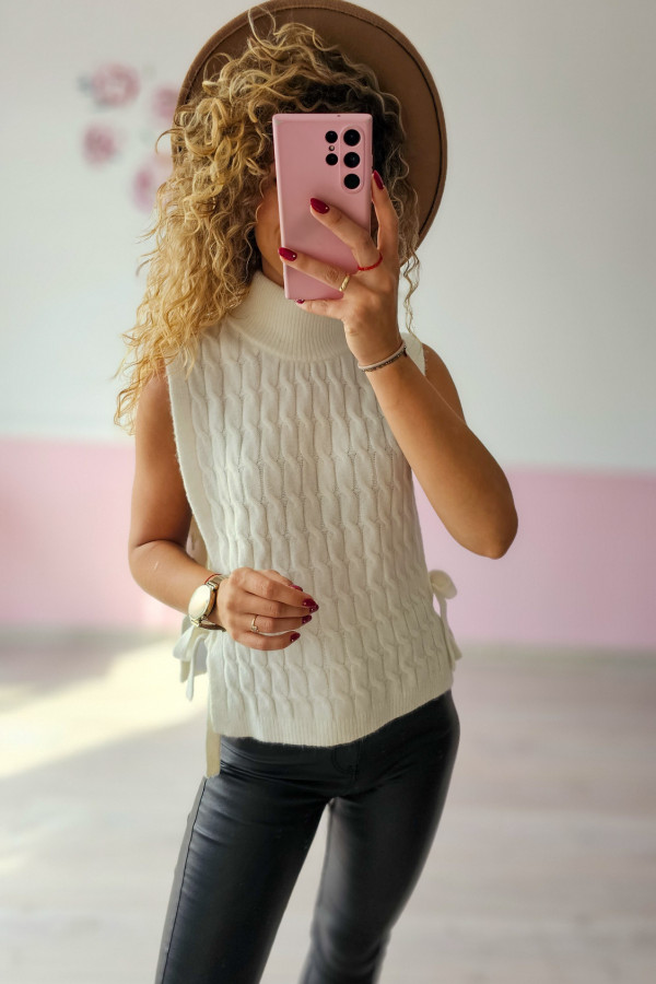 Sweter bez rękawów damski – kremowy