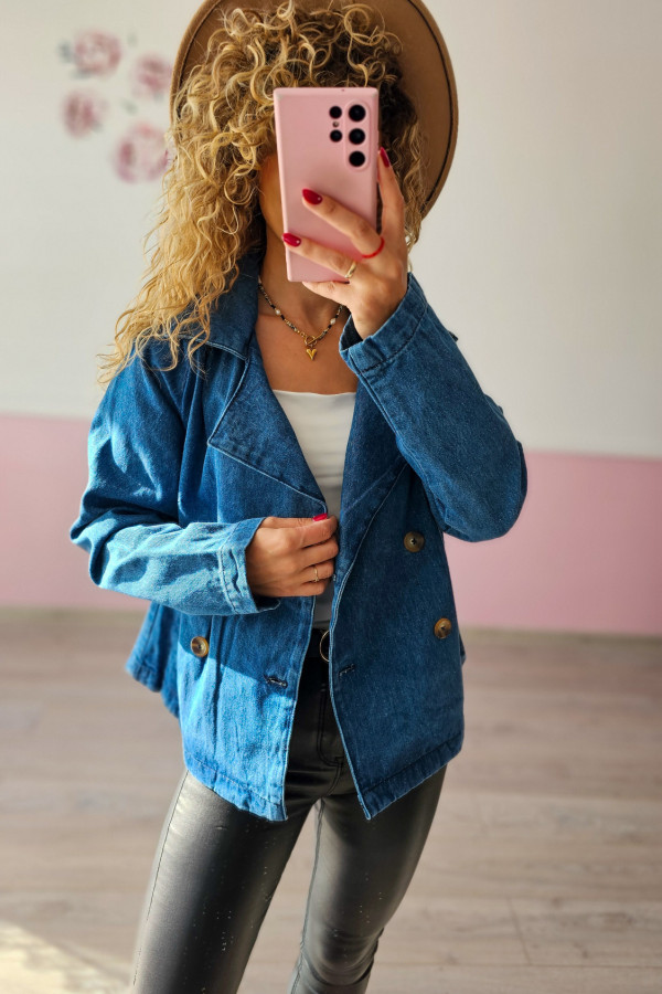 Oversize’owa kurtka jeansowa z guzikami