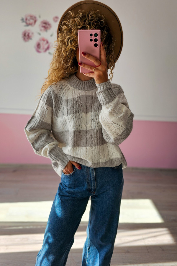 Sweter w paski szaro–kremowe S/M 1
