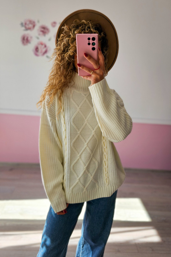 Sweter kremowy z golfem 2