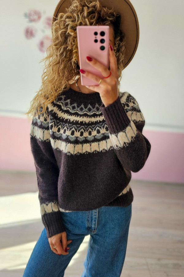 Sweter czarny we wzory etniczne 1