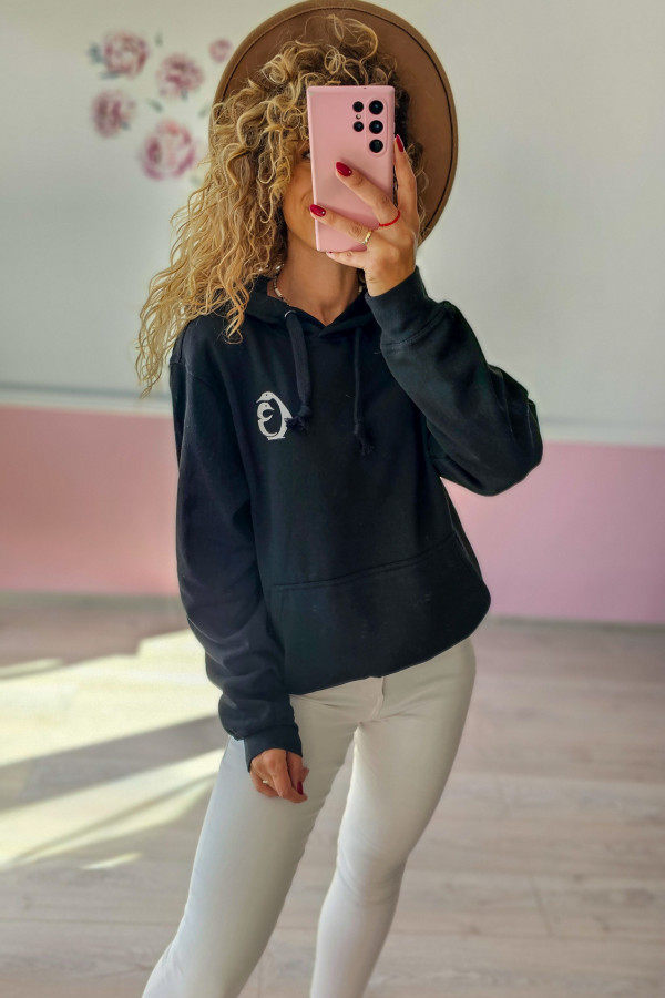 Bluza z kapturem – czarna z nadrukiem 2