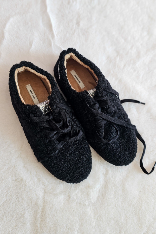 Czarne buty sznurowane z futerkiem 1
