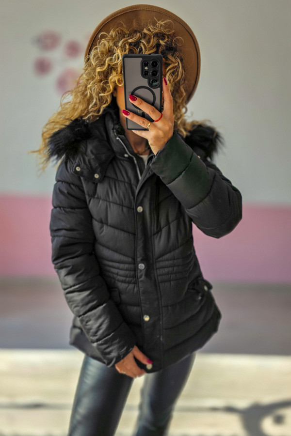 Czarna pikowana kurtka z futerkiem 4