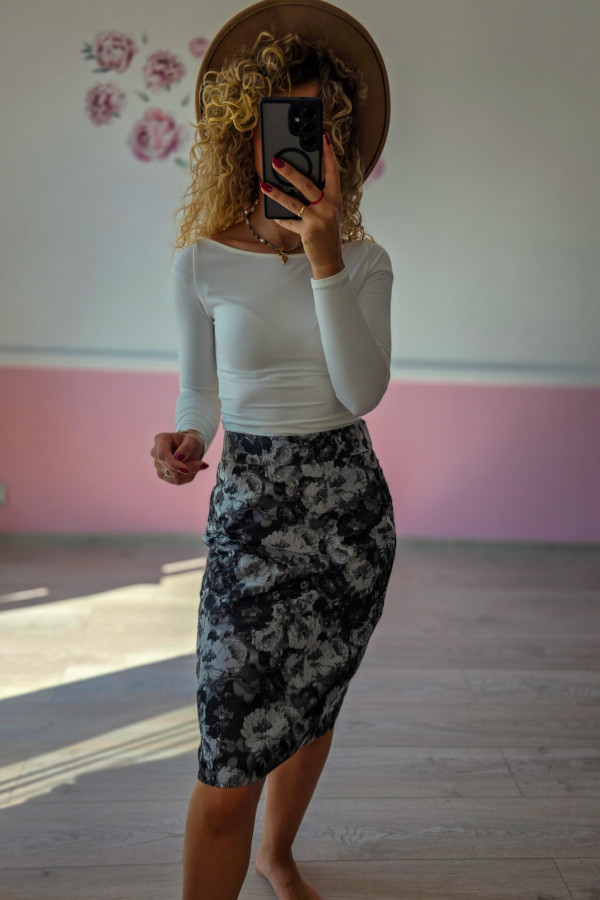Ołówkowa spódnica midi w kwiaty 1