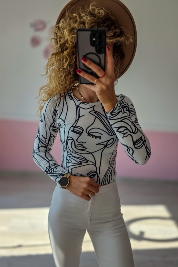 Body z abstrakcyjnym nadrukiem twarzy 1