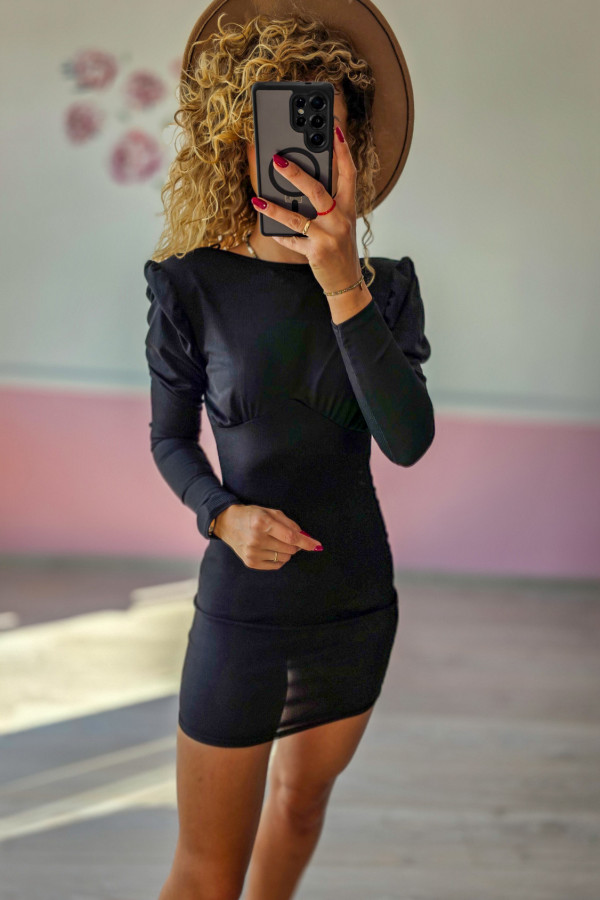 Czarna dopasowana sukienka mini
