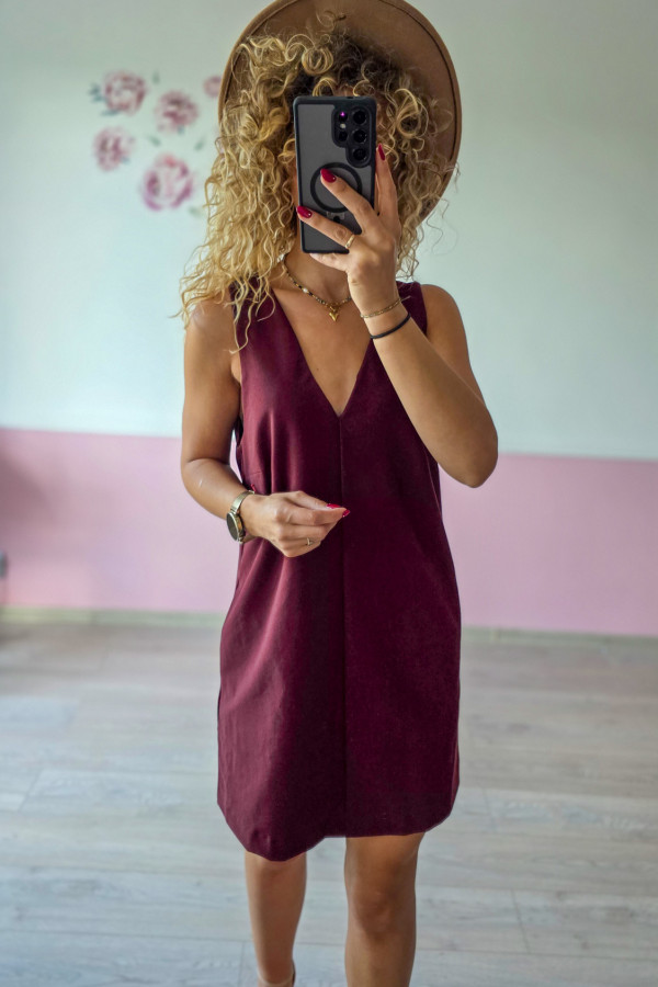 Sukienka bordowa z dekoltem w serek 3