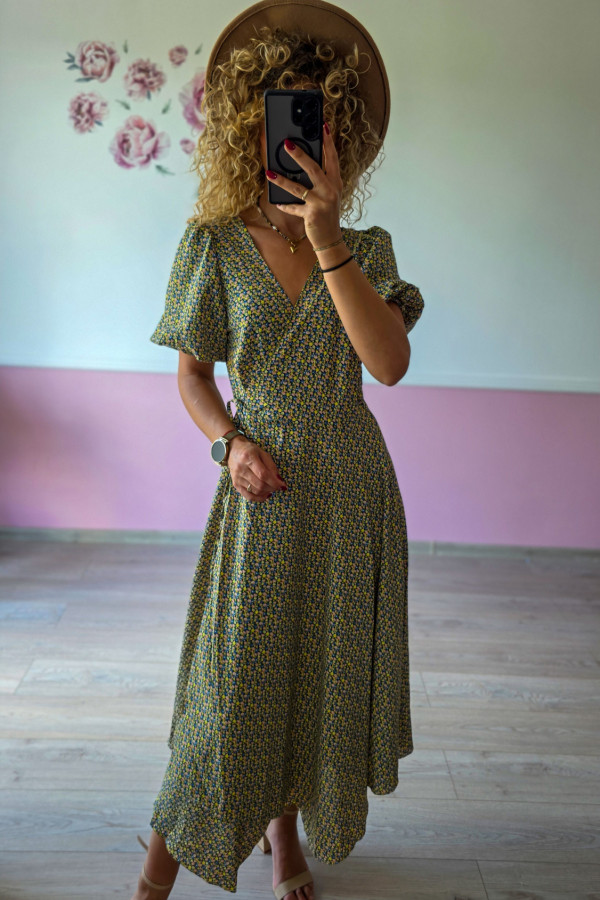 Zwiewna sukienka boho w kwiaty