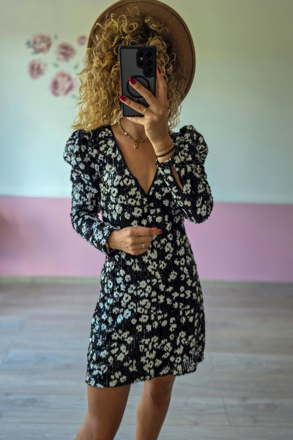 Czarna sukienka mini w kwiaty z cekinami 1