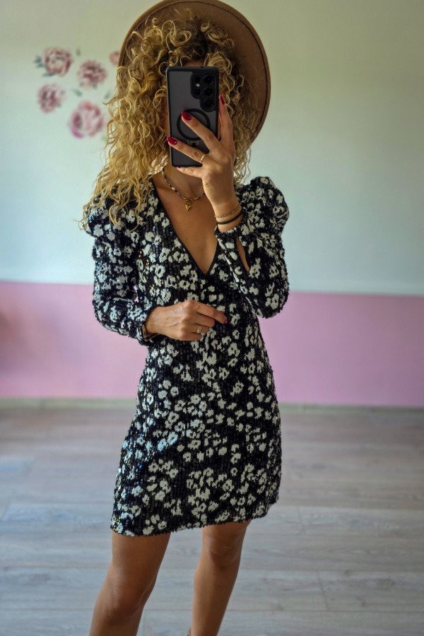 Czarna sukienka mini w kwiaty z cekinami 2