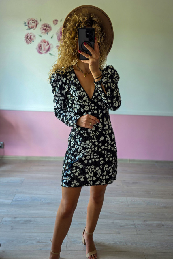 Czarna sukienka mini w kwiaty z cekinami 6