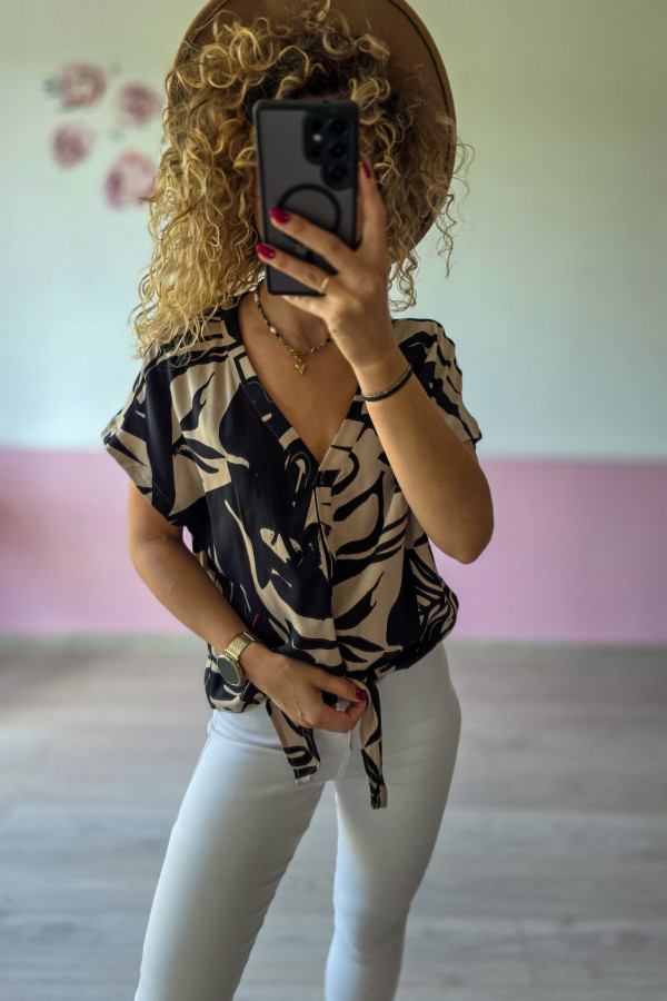Bluzka w abstrakcyjny wzór – czarno-beżowa 1