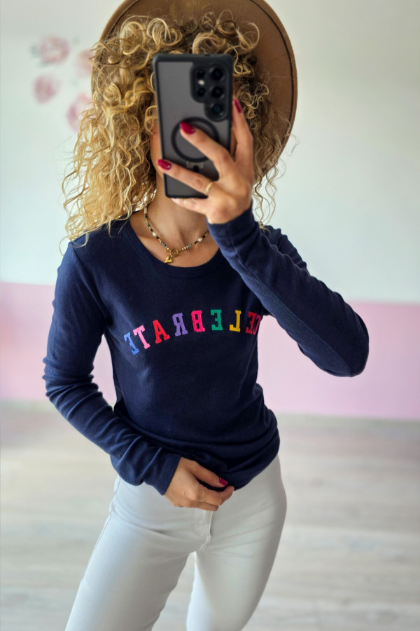 Bluza z napisem CELEBRATE – granatowa 1